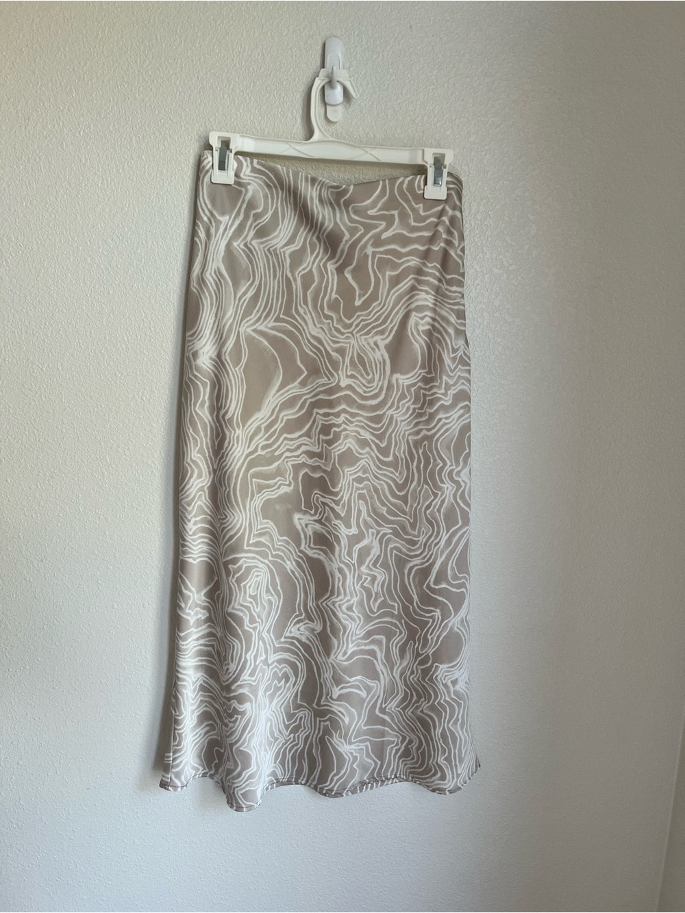 Forever 21 Beige & White Wave-Print Bias Midi Skirt